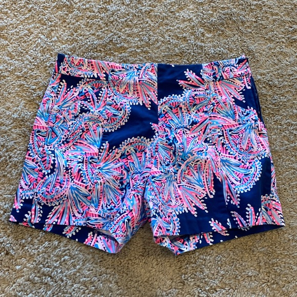 Lilly Pulitzer Pants - Lilly Pulitzer printed side zip shorts